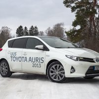 'DELFI Auto' izmēģina 'Toyota Auris' hibrīdu
