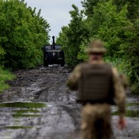 Izvairoties no mobilizācijas, Ukrainu pametuši teju 20 000 vīriešu, atklājis medijs