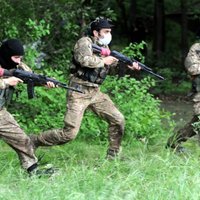 Krievijas robežsargi iznīcina kaujiniekus, kas bēg no Ukrainas