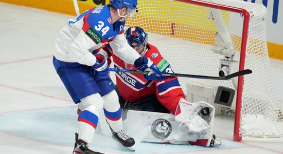 Video: Slovāki nedāvina dāvanas Latvijai un uzvar norvēģus