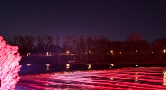 ФОТО. Самый широкий водопад в Европе Вентас румба подсветят в течение двух дней