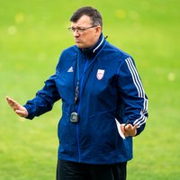 Kazakevičs drošībai uz Latvijas futbola izlasi izsauc Zviedri un Ontužānu