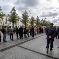 Krievijā slavenības protestē pret demonstrantu ieslodzīšanu