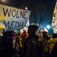 Polijas opozīcijas deputāti sola bloķēt parlamenta darbu līdz otrdienai