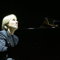 Fotoreportāža: Rīgā koncertē pianists Ričards Klaidermans