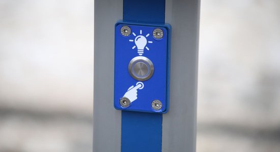 Матисс: "лампочка за 4000 евро" - временное решение, на остановках появятся электронные табло