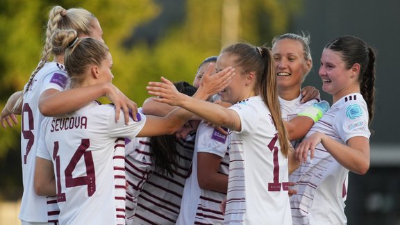 Latvijas sieviešu futbola izlase