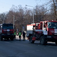 Foto: Juglā avarējušas divas ugunsdzēsēju automašīnas