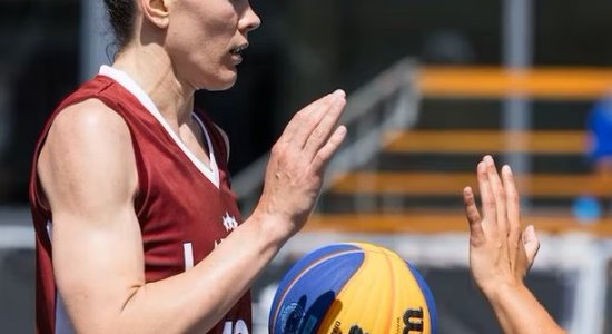Latvijas 3x3 basketbolistes Pasaules sērijas posmā iekļūst ceturtdaļfinālā