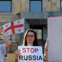 'Apturiet Krieviju': Gruzijā protestē pret Maskavas politiku