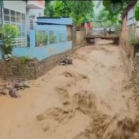 Video: Mutuļojoši plūdu ūdeņi Vjetnamā rada nopietnus postījumus