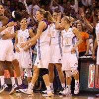 Jēkabsone-Žogota un 'Mercury' nonāk uzvaras attālumā no WNBA čempionu titula