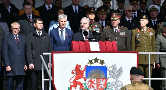 Levits pateicas Latvijas aizsardzības spēkiem par profesionalitāti un disciplīnu