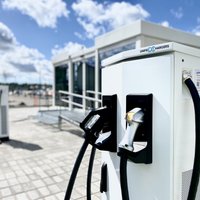 'Neste' nākamgad plāno Latvijā ieviest elektroauto uzlādes pakalpojumu