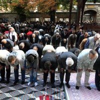 Francijā aizliegs lūgties uz ielas