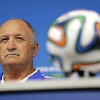 Brazīlijas futbola izlases trenera dubultnieks apmuļķo žurnālistu