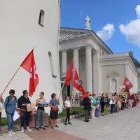 Mītiņā Viļņā atbalsta 'Honkongas ceļu'; izraisās konfrontācija ar Pekinas atbalstītājiem