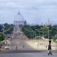 Āfrikas Vatikāns: lielākā katoļu baznīca pasaulē atrodas džungļos