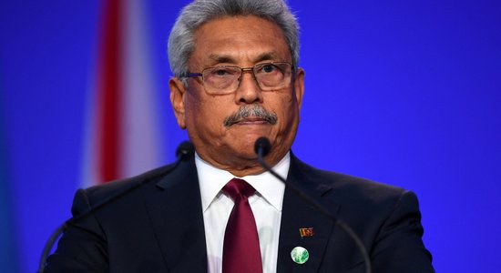 Президент Шри-Ланки бежал в Сингапур и подал в отставку