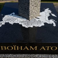 В Киеве открыт памятник воинам АТО: меч вонзен в карту России