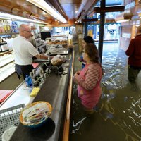 Foto: Daiļajā Venēcijā turpinās pusgadsimta plūdi