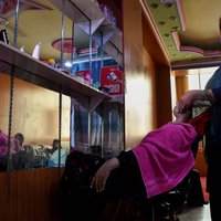 Talibi Afganistānā slēgs skaistumkopšanas salonus