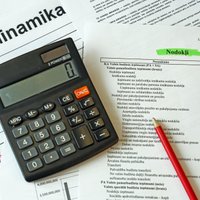 Nodokļu reforma jūtami palielinās budžeta deficītu, brīdina Dombrovskis