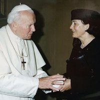 Karaļnami, Vatikāns, atzinība un grūtības – Latvijas diplomāte Aija Odiņa atklāti par pieredzēto