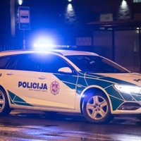 Литва: пьяный солдат на авто врезался в дерево, в ДТП трое пострадавших