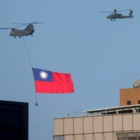 Taivānas prezidente pauž 'ticību', ka ASV aizstāvēs salu pret Ķīnas uzbrukumu