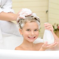 Dermatologi: bērniem vecumā no sešiem līdz 11 gadiem ir kaitīgi katru dienu iet dušā