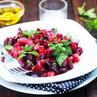 Ziemas superprodukts – bietes. Veselīgu salātu receptes organisma attīrīšanai pēc svētkiem