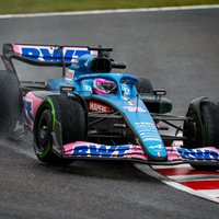 Alonso un Rasels ātrākie Japānas 'Grand Prix' pirmajos treniņos