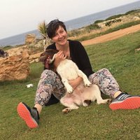Smeldzīgs pieredzes stāsts par dzīvnieku iegādāšanos Kiprā: suni nolēma nāvei