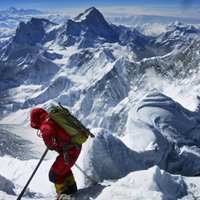 Nepāla aizliedz vienatnē kāpt Everestā
