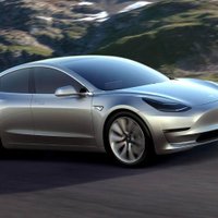 'Tesla' prezentējusi savu pieejamāko elektromobili 'Model 3'