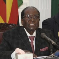 Mugabe piekrīt atkāpties no Zimbabves prezidenta amata, vēsta medijs