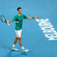 Džokovičs 'Australian Open' pusfinālā tiksies ar turnīra sensāciju Karacevu