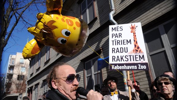 Krievu skolu atbalsta štābs protestē pret tiesībsarga darbību - 11