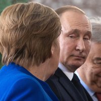 Merkele aicina Putinu iesaistīties migrantu krīzes risināšanā
