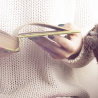 Murrājošais bieds – kāpēc kaķa dēļ mierīga lasīšana ne vienmēr izdodas