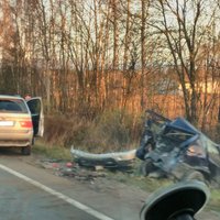 Uz Bauskas šosejas piecu auto avārijā četri cietušie