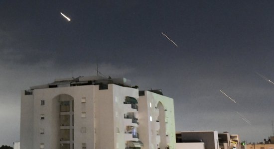 Израиль отразил ночной удар Ирана: сбиты сотни дронов и ракет