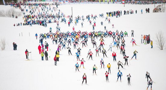 Slikto laika apstākļu dēļ atceļ populārās slēpošanas sacensības 'Apkārt Alaukstam'