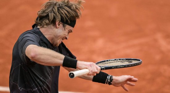 Video: Rubļevs "French Open" kortā ārdās visa mača garumā