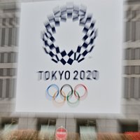 Tokijas olimpiskajām spēlēm kvalificējies maratonists spiests labot tetovējumu