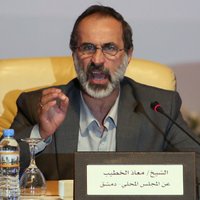 Sīrijas opozīcijas līderis aicina Asadu sarunām deleģēt viceprezidentu Šarau