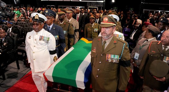 В ЮАР похоронили Нельсона Манделу