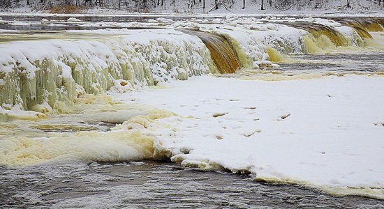 ФОТО. Водопад Вентас-Румба практически замерз