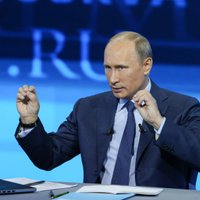 ВИДЕО: танк и самолеты в телестудии удивили даже Путина